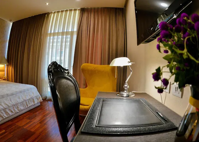 波希米亚酒店 4* 地拉那