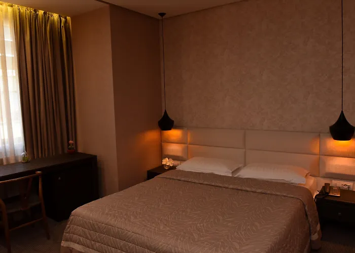 波希米亚酒店 地拉那