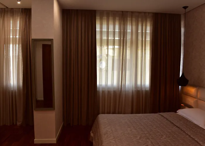 波希米亚酒店 地拉那